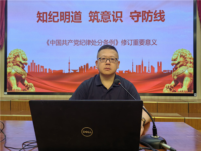 书记讲党课.jpg 书记讲党课.jpg