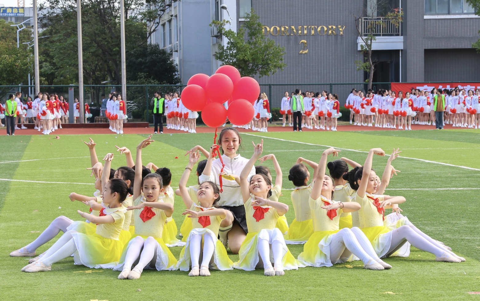 表演照片1.jpg 表演照片1.jpg