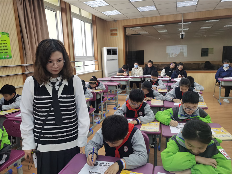 周祎雯1.jpg 周祎雯1.jpg