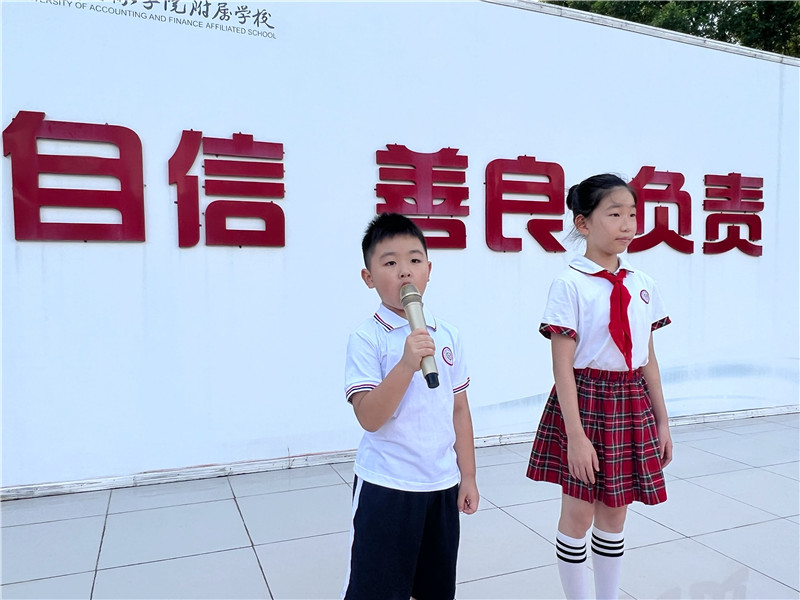 东陆学生代表发言.jpg 东陆学生代表发言.jpg