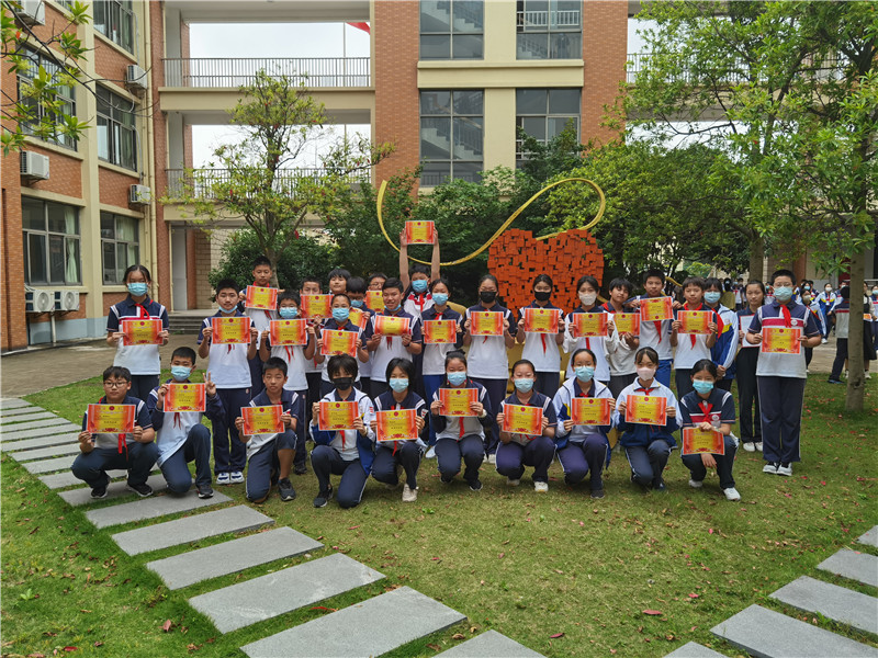 获奖合影(证大).jpg 获奖合影(证大).jpg