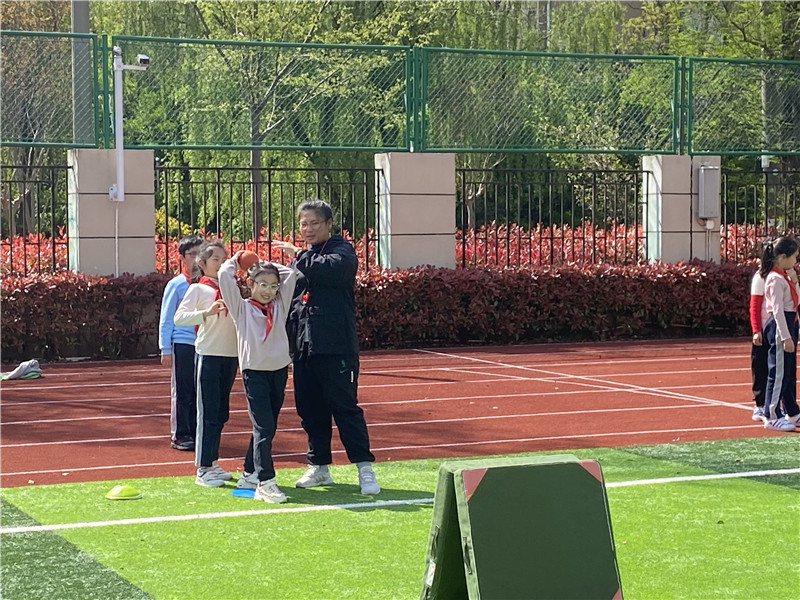 陈春萌1.jpg 陈春萌1.jpg