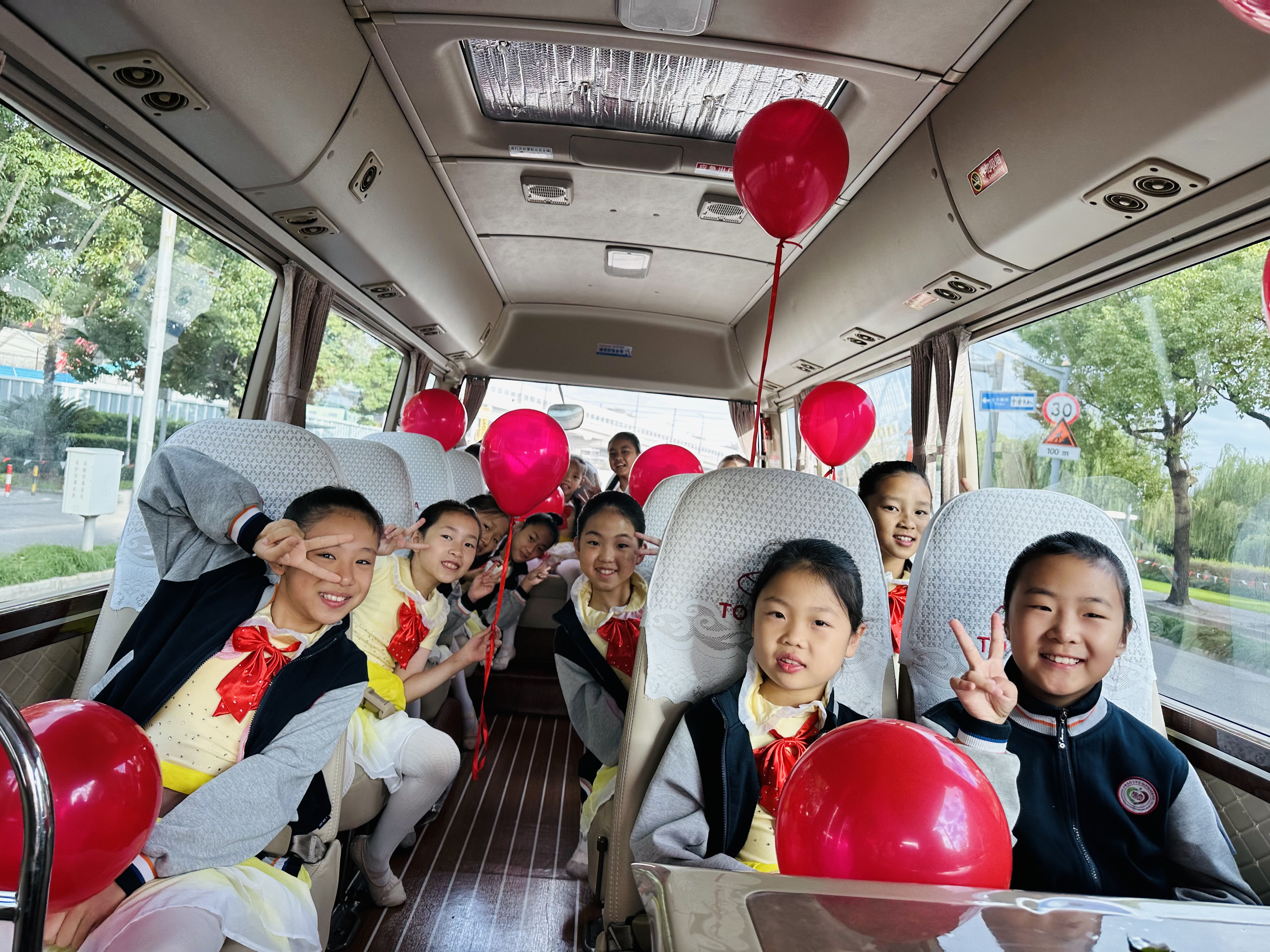 坐车照片.jpg 坐车照片.jpg