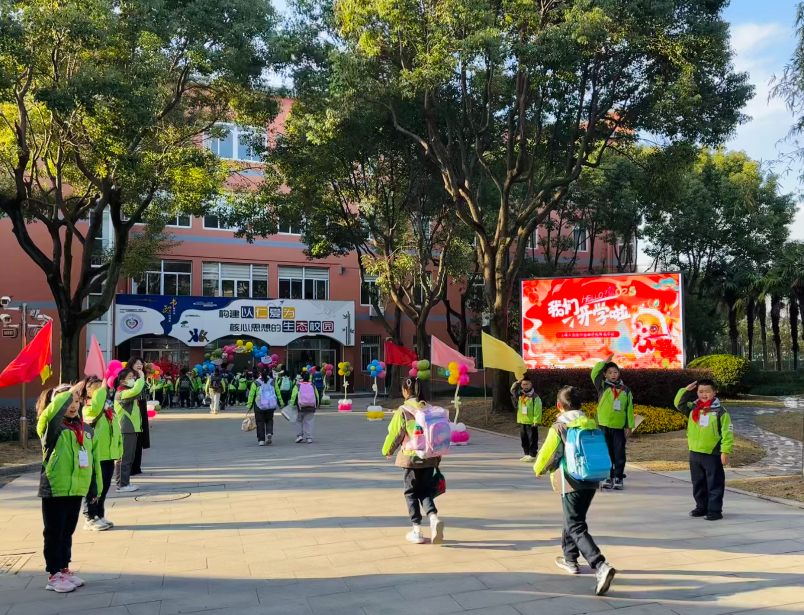 2进入校园.jpg