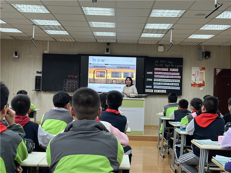 李洁意1.jpg 李洁意1.jpg