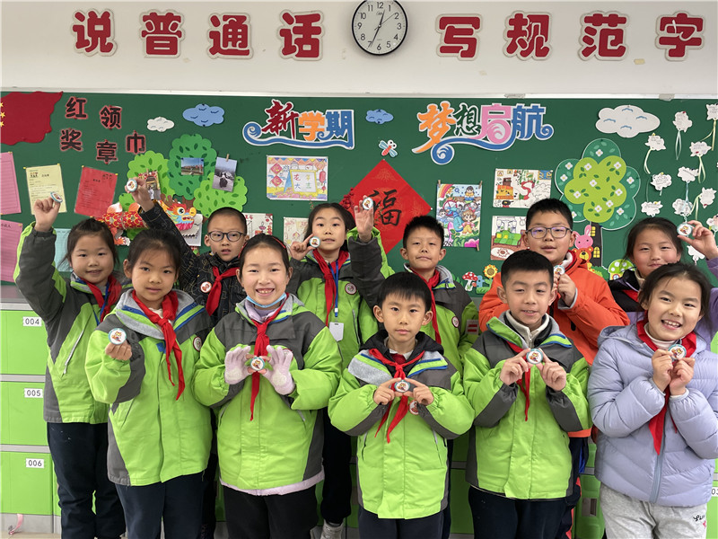 获章合照.jpg 获章合照.jpg